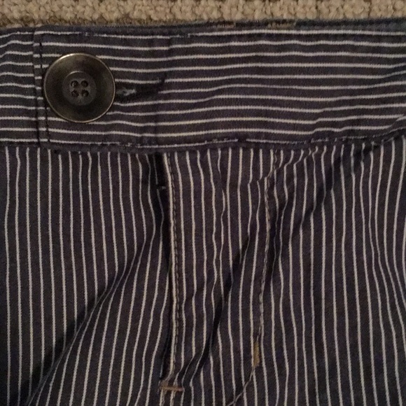 GAP pinstriped blue medium-length shorts - Picture 3 of 3